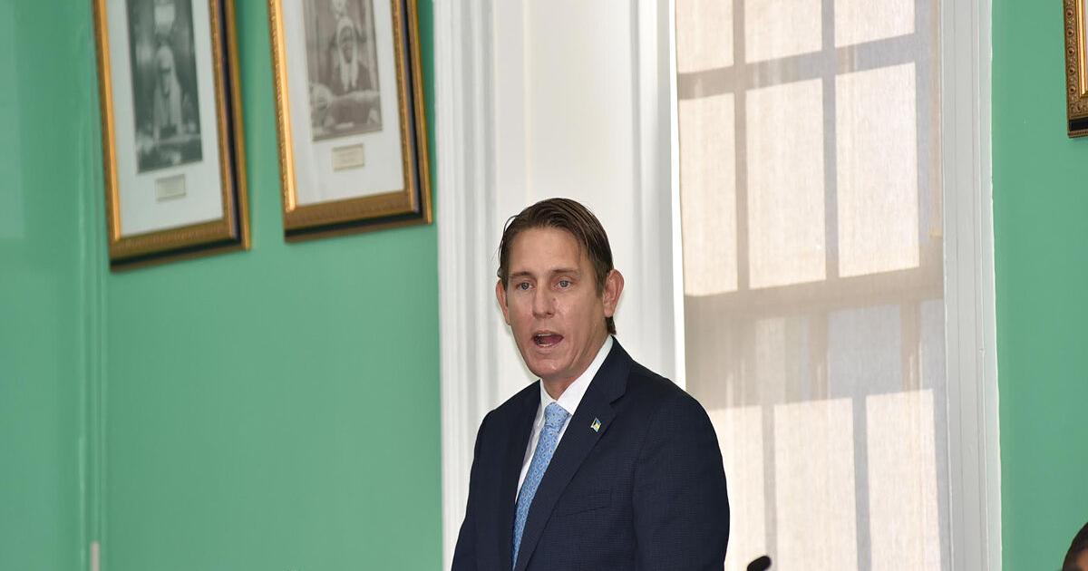 Pinder calls for end to non-Bahamians selling real estate