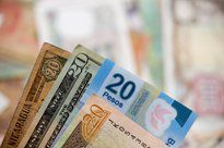 The Bahamian Dollar Explained: Currency, Pegging, and Economic Role